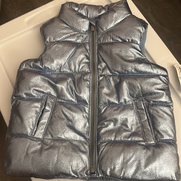 Old Navy Toddler Girl Puffer Vest - Picture 2 of 6